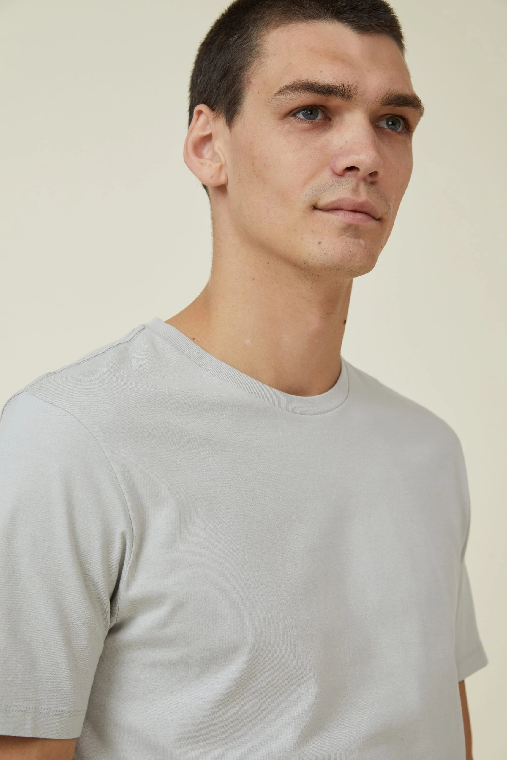 Cotton On Men Organic Longline T-Shirt 2 Cotton On Men Organic Longline T-Shirt - Image 2