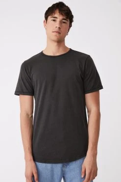 Cotton On Men Scooped Hem T-Shirt