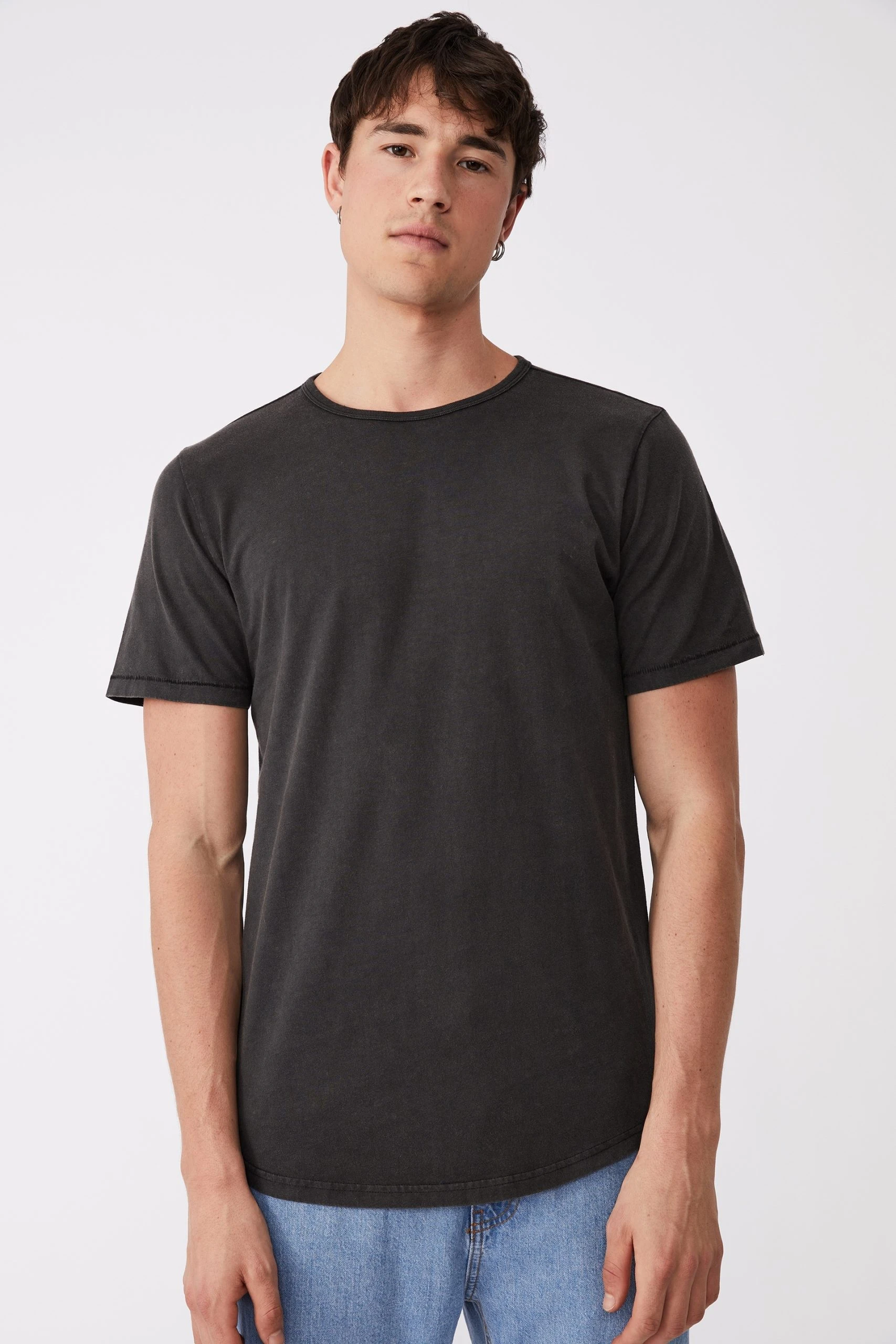 Cotton On Men Scooped Hem T-Shirt 1 Cotton On Men Scooped Hem T-Shirt