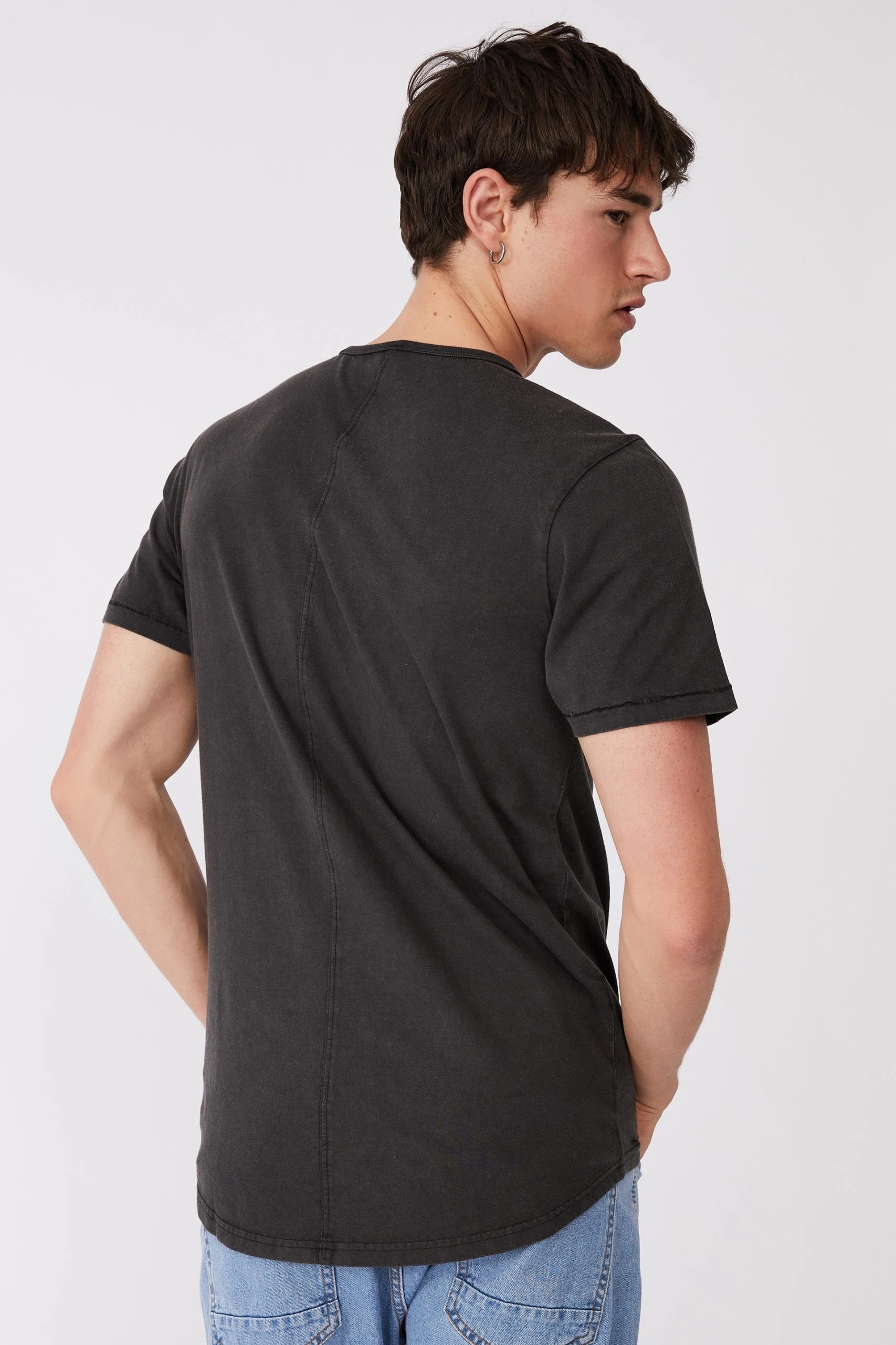 Cotton On Men Scooped Hem T-Shirt 3 Cotton On Men Scooped Hem T-Shirt - Image 3
