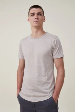 Cotton On Men Scooped Hem T-Shirt