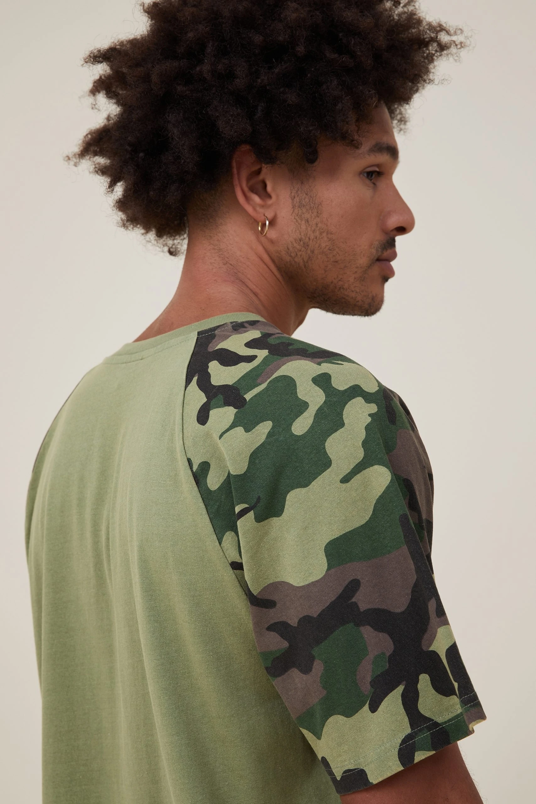 Cotton On Men Loose Fit Raglan T-Shirt 4 Cotton On Men Loose Fit Raglan T-Shirt - Image 4